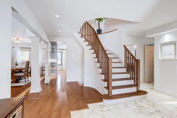 347 Alex Doner DR, Newmarket, ON L3X 1G1