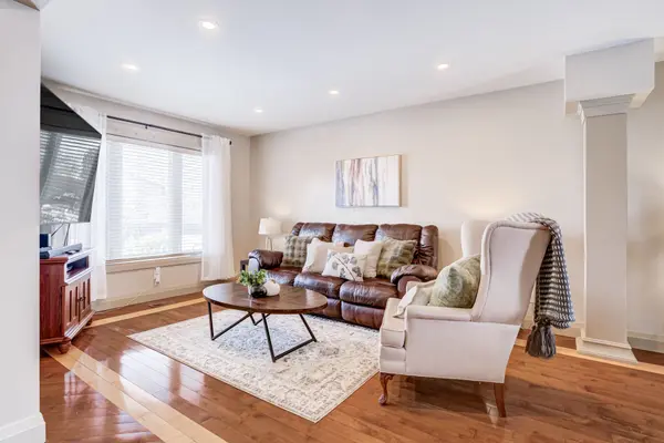 347 Alex Doner DR, Newmarket, ON L3X 1G1