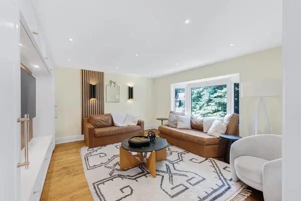 17 Chamberlain CT, King, ON L0G 1N0