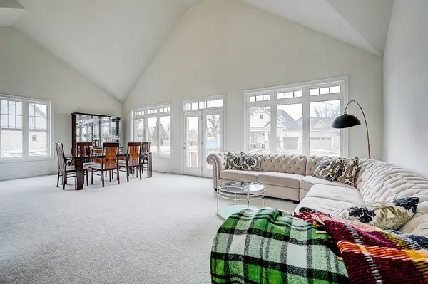 4 Palmira DR, Georgina, ON L0E 1R0