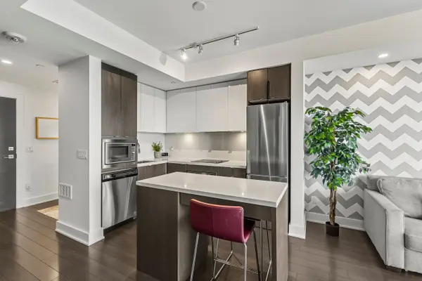 5220 Dundas ST #D515, Burlington, ON L7L 0J4