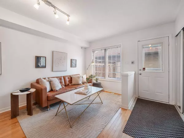 Toronto W04, ON M6B 4M9,985 Roselawn AVE