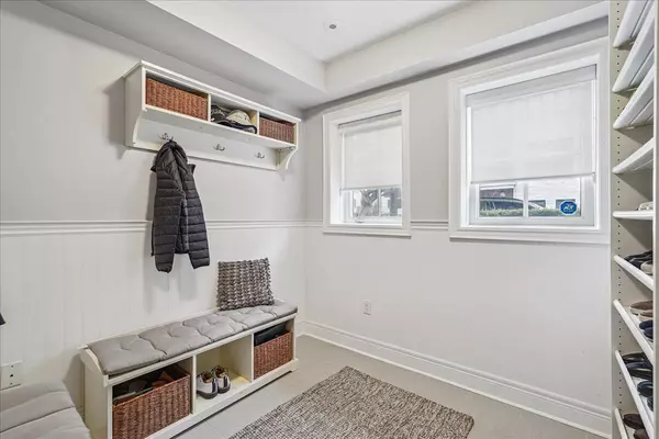 Toronto W06, ON M8Z 0B8,25 Ruby Lang LN