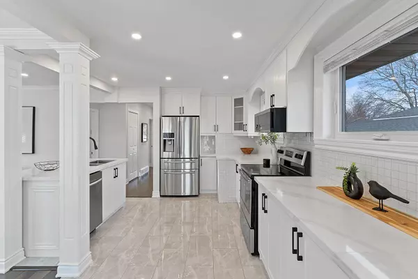 Toronto W09, ON M9R 3R6,39 Hobden PL