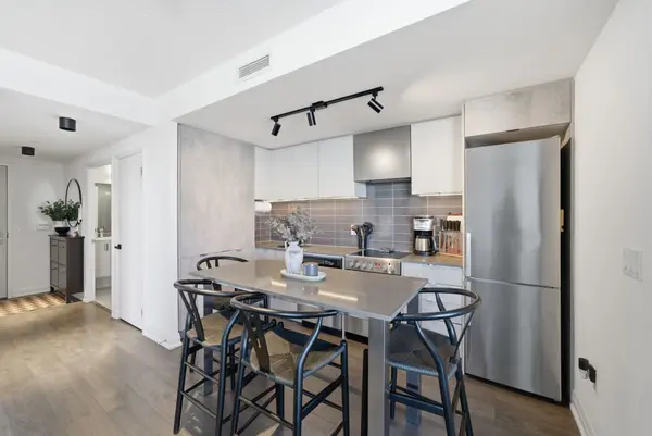 30 Gibbs RD #1907, Toronto W08, ON M9B 0E4