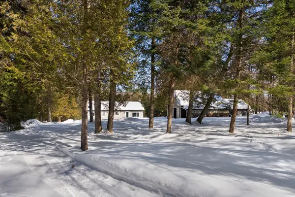 1478 Kamaniskeg Lk RD, Hastings Highlands, ON K0J 1L0