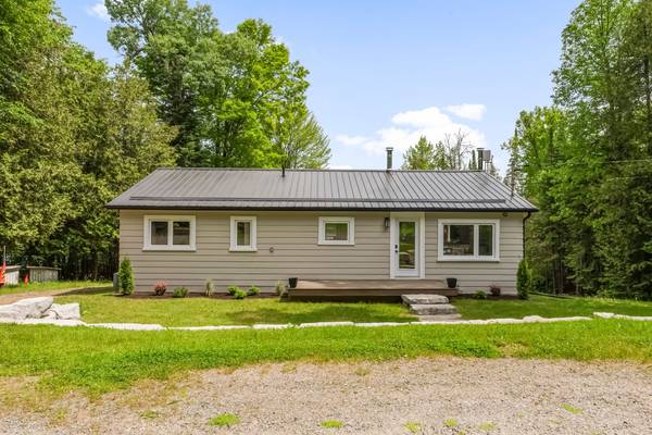 1478 Kamaniskeg Lk RD, Hastings Highlands, ON K0J 1L0