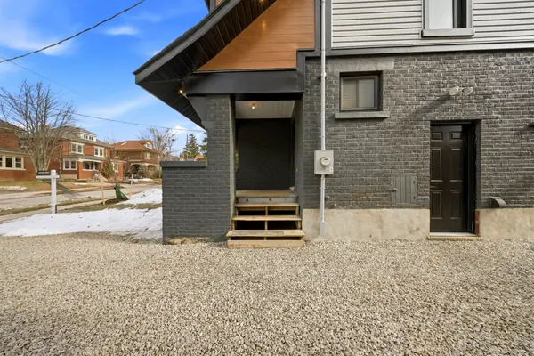 35 Stirling AVE N, Kitchener, ON N2H 3G4