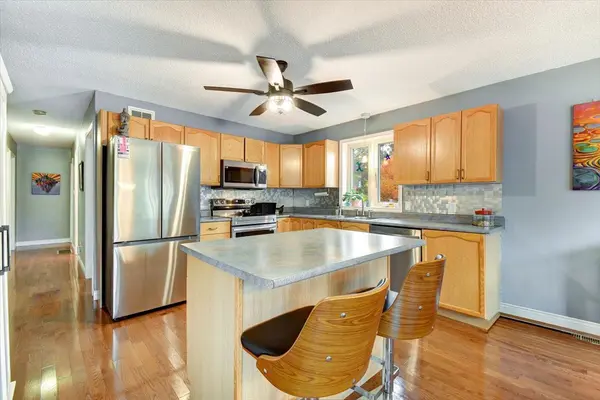 5 Oak ST, Bancroft, ON K0L 1C0