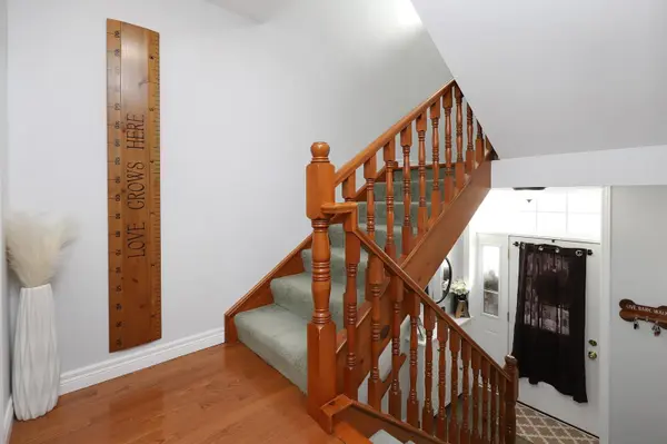 52 Crozier ST, East Luther Grand Valley, ON L9W 5N6