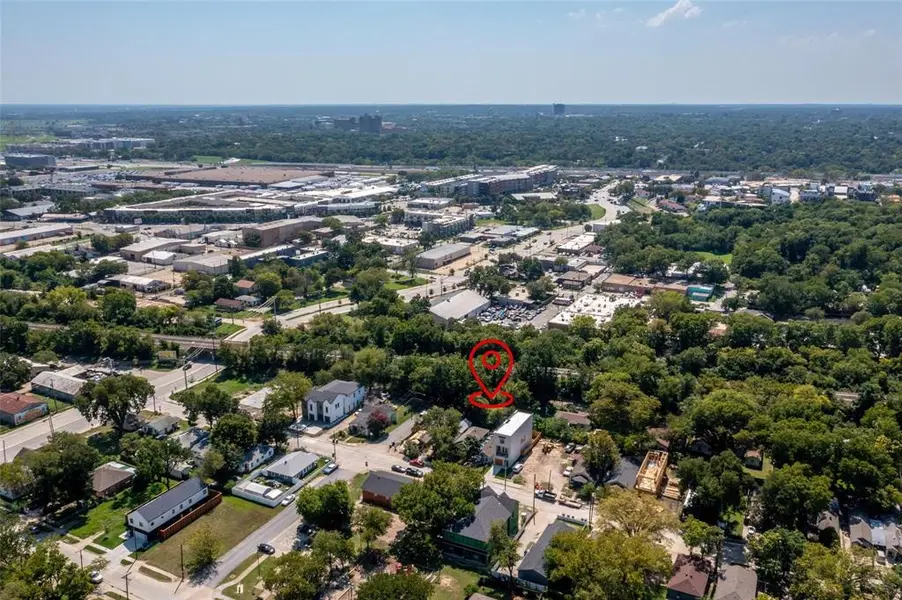 907 Walkway Street, Dallas, TX 75212