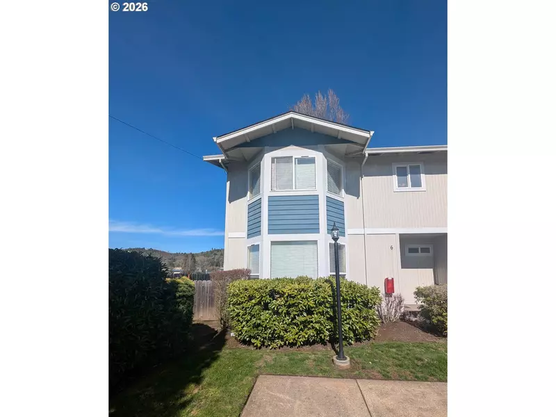 202 NE RIFLE RANGE ST #6, Roseburg, OR 97470