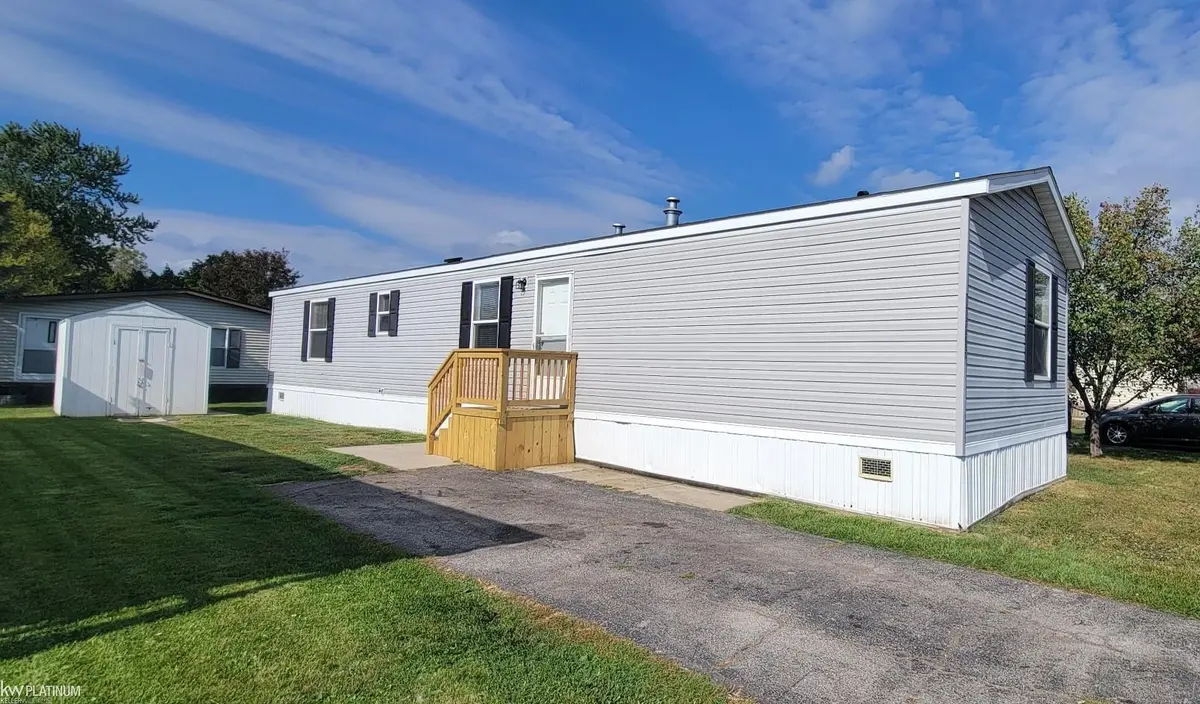 48575 Sandifer CT, Shelby Twp, MI 48317