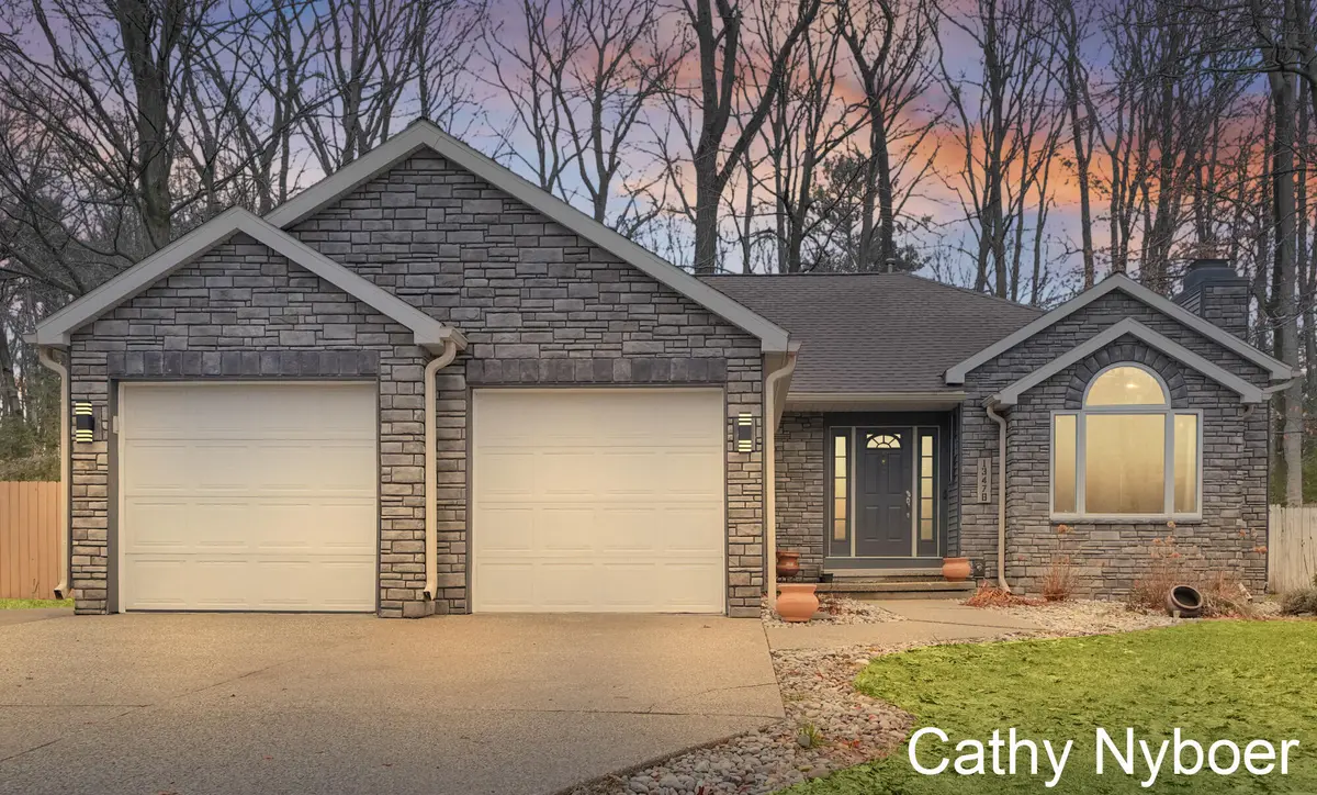 13478 Lakeshore AVE, Grand Haven Twp, MI 49417