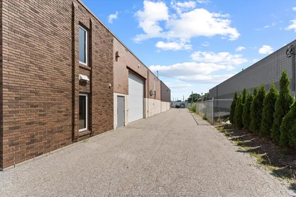 5230 BURKE Street, Tecumseh, ON N9A 6J3