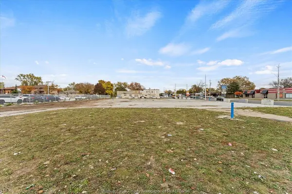 2410-12-16-88 TECUMSEH Road West, Windsor, ON N9B 1W3