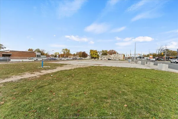 2410-12-16-88 TECUMSEH Road West, Windsor, ON N9B 1W3
