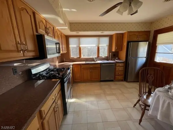 37-39 Edison Dr, Summit City, NJ 07901