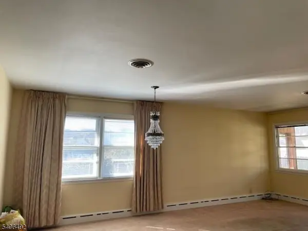 37-39 Edison Dr, Summit City, NJ 07901