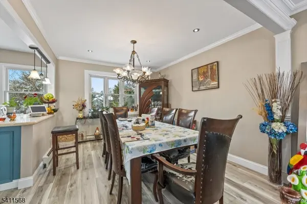9 Chalen Ct, Pompton Lakes Boro, NJ 07442