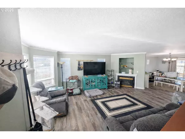 Roseburg, OR 97470,202 NE RIFLE RANGE ST #6