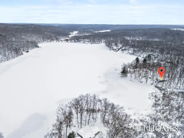 6048 Stewart Woods DR, Baltimore Twp, MI 49046