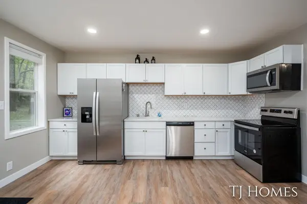 6048 Stewart Woods DR, Baltimore Twp, MI 49046