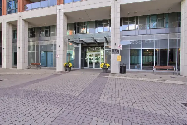 31 Tippett RD #1608, Toronto C06, ON M3H 0C8