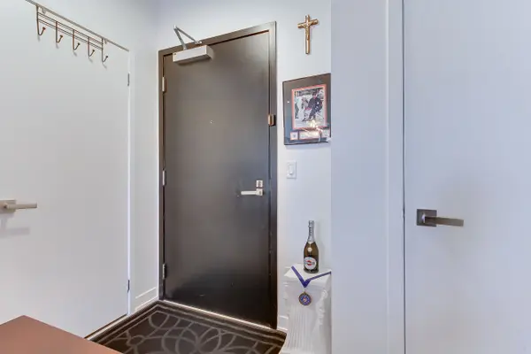 31 Tippett RD #1608, Toronto C06, ON M3H 0C8