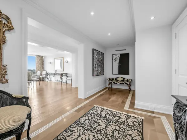 500 Avenue RD #1201, Toronto C02, ON M4V 2J6