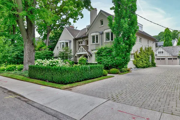 30 Whitney AVE, Toronto C09, ON M4W 2A8