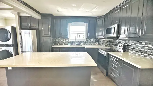 1018 Kennedy RD #Main Floor, Toronto E04, ON M1K 2E8