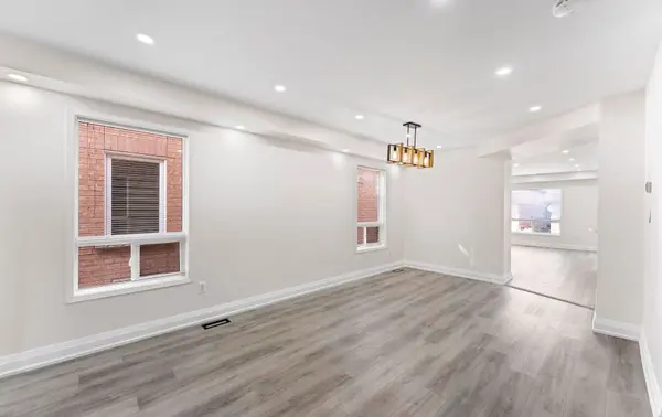 21 Casabel DR, Vaughan, ON L6A 3M5