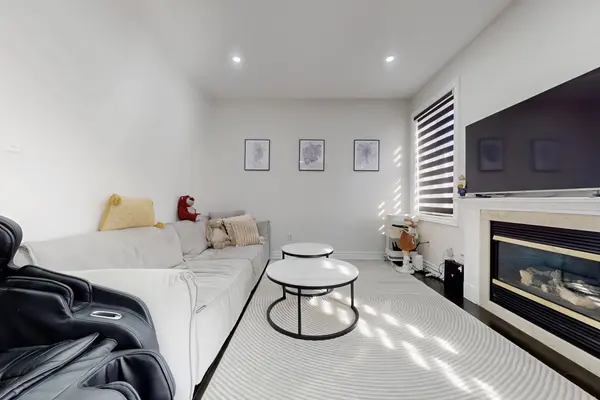 52 Lakespring DR, Markham, ON L6C 2Z1