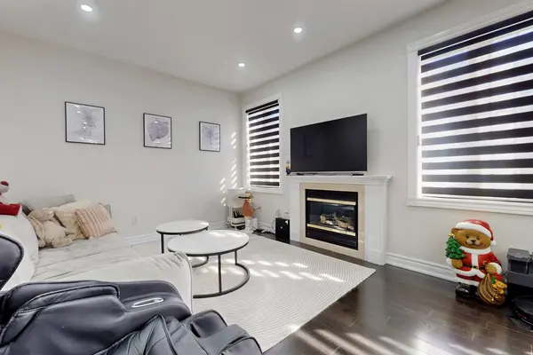 52 Lakespring DR, Markham, ON L6C 2Z1