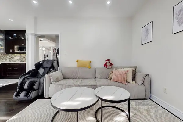 52 Lakespring DR, Markham, ON L6C 2Z1