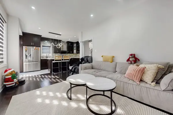 52 Lakespring DR, Markham, ON L6C 2Z1