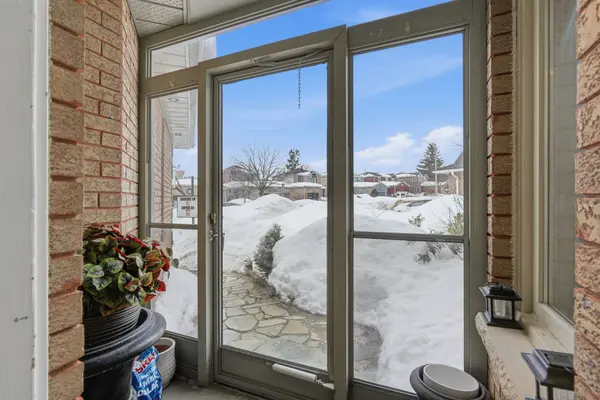 9 Grasett CRES, Barrie, ON L4N 6Z8