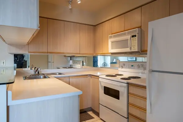 1150 Parkwest PL #104, Mississauga, ON L5E 3K4