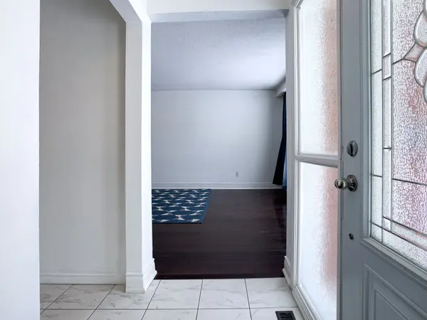 3240 Trisha Downs, Mississauga, ON L5A 2A7