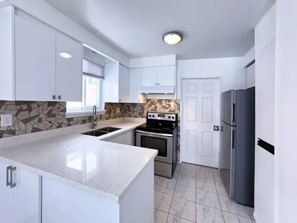 3240 Trisha Downs, Mississauga, ON L5A 2A7