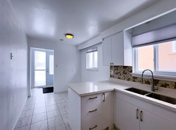 3240 Trisha Downs, Mississauga, ON L5A 2A7