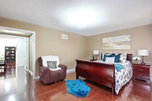 38 Riverglen ST, Brampton, ON L6P 3C1