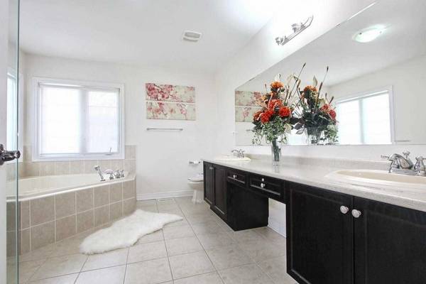 38 Riverglen ST, Brampton, ON L6P 3C1