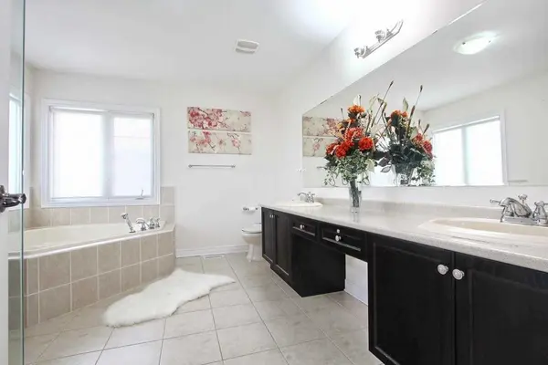 38 Riverglen ST, Brampton, ON L6P 3C1