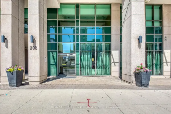 208 Enfield PL #3302, Mississauga, ON L5B 0G8