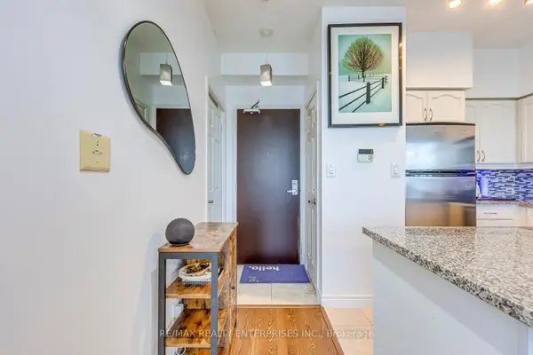 208 Enfield PL #3302, Mississauga, ON L5B 0G8