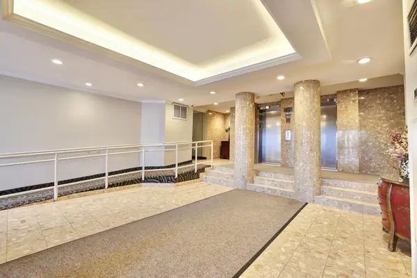 1110 Walden CIR #501, Mississauga, ON L5J 4R3