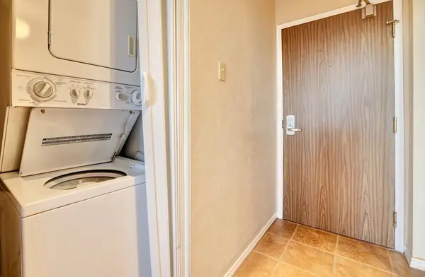 1110 Walden CIR #501, Mississauga, ON L5J 4R3