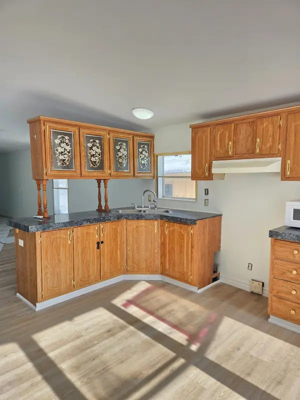 15 Taylor ST, Rideau Lakes, ON K0G 1E0